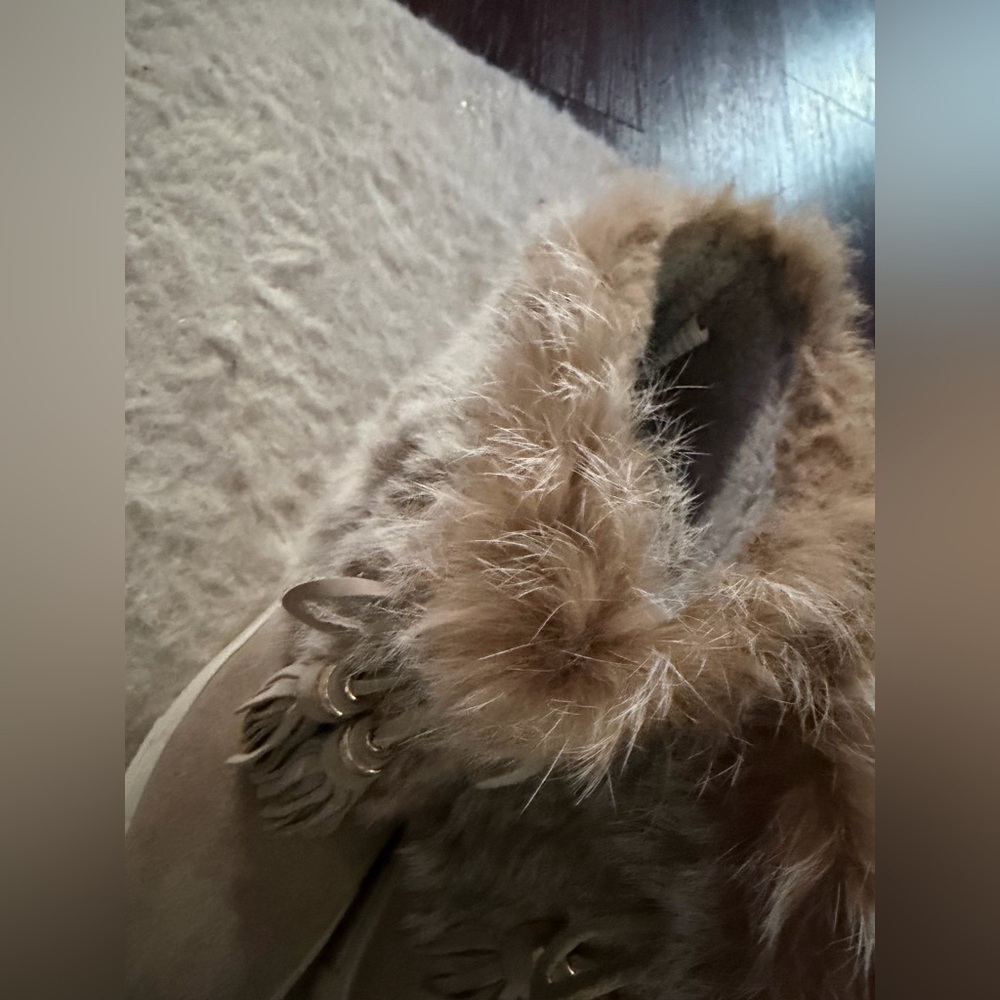 TORY BURCH DARK KNOT
BEIGE ANGELICA BOOT
RABBIT FUR SPLIT SUEDE $450 6 winter - Picture 3 of 8